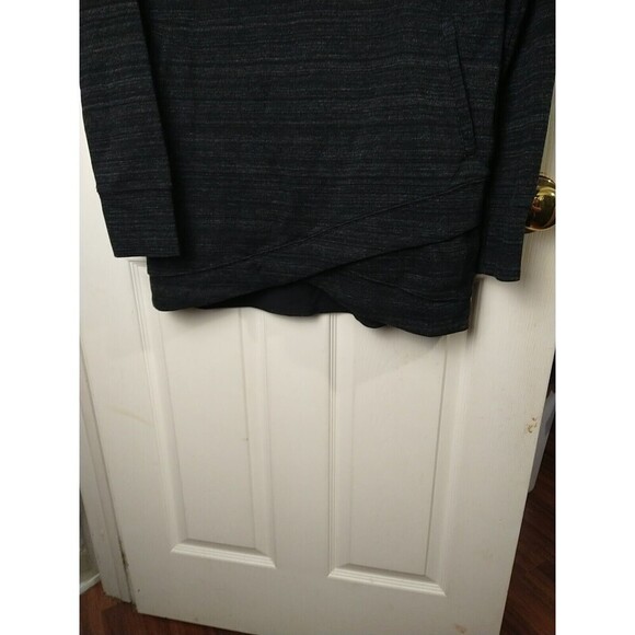 Duluth Trading Post Grey Mock Neck Tunic Pock Thumbholes Top. Size M - Picture 10 of 12